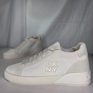 NWT DKNY Women's Mallory Lace-up Sneaker